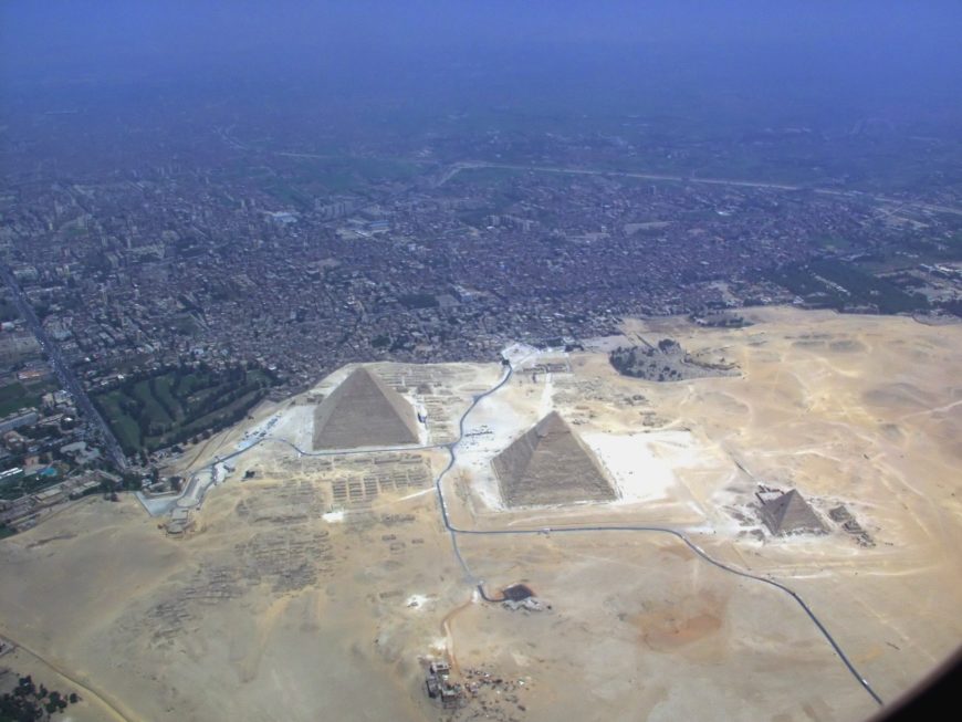 Aerial view of the Giza pyramid complex and development nearby (photo: © Raimond Spekking, CC BY-SA 4.0)
