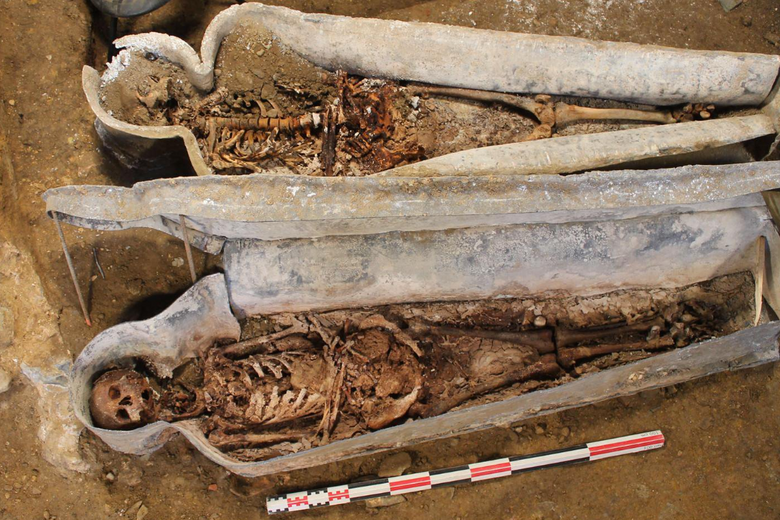 A 17th-Century French Couple Traded Hearts Before Being Buried - Mnews