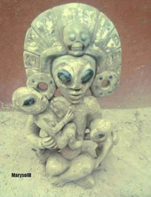 Ancient artifacts show the presence of aliens on earth