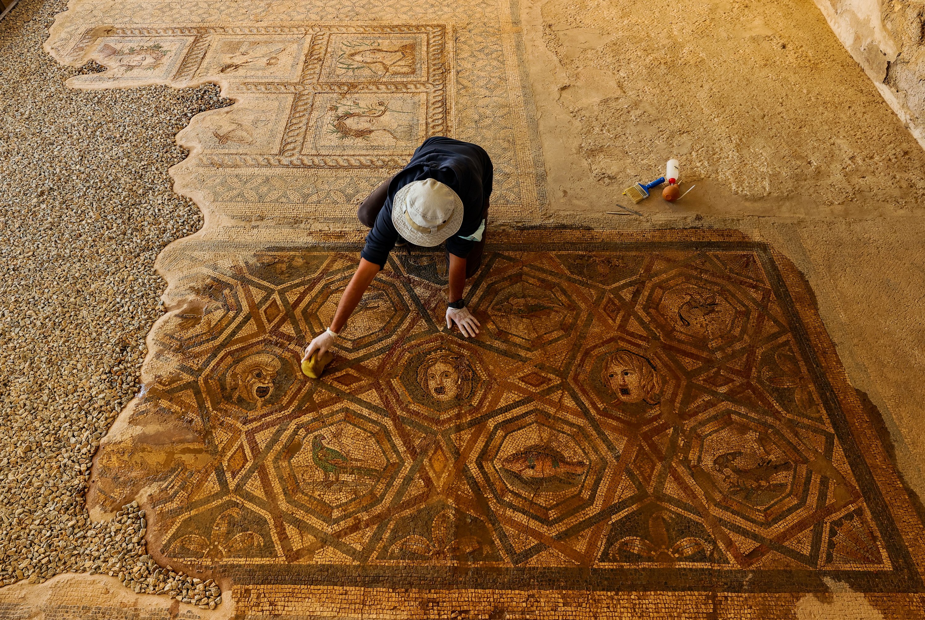 Archaeologists Unearthed Three Ancient Greek Mosaics 2nd Century BC - Mnews