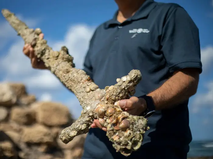 900-Year-Old Sword Dating Back To The Crusades Found At The Bottom Of the Mediterranean Sea - T-News