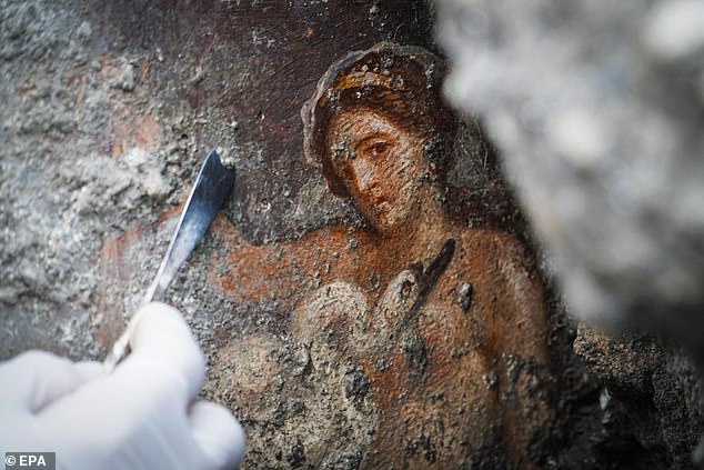 Stunning watercolor fresco discovered in the ruins of Pompeii beneath a 2,000-year-old layer of volcanic ash - T-News