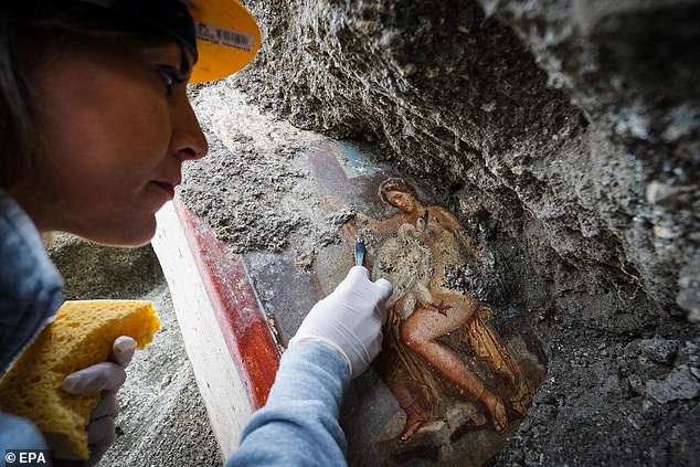 Stunning watercolor fresco discovered in the ruins of Pompeii beneath a 2,000-year-old layer of volcanic ash - T-News