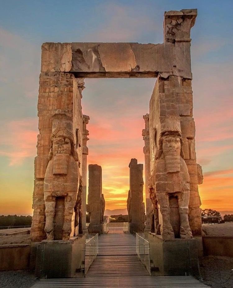 Magnificent ancient places on Earth: The Gate of Xerxes