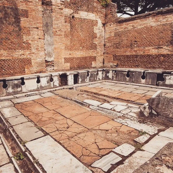 The Secret History of Public Latrines in Ancient Rome: The Fascinating Techniques Behind These Public Facilities