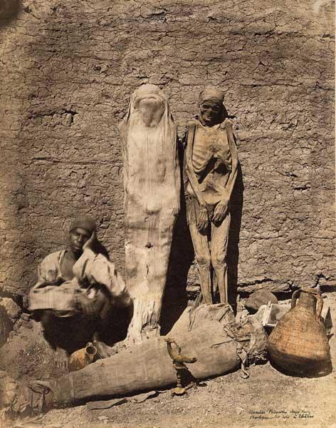 Street vendor selling mummies in Egypt, 1865 .