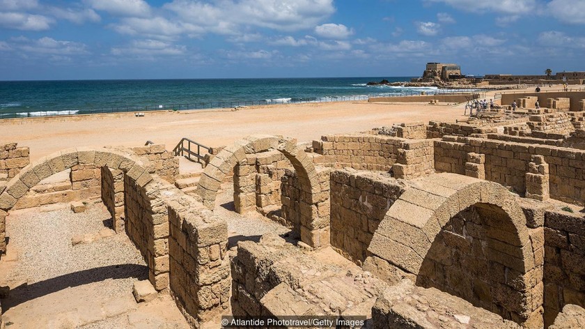 Unearthed at the bottom of the abyss: More than 2,000 gold coins, dating back more than 1,000 years. Explore Caesarea's golden history! - News