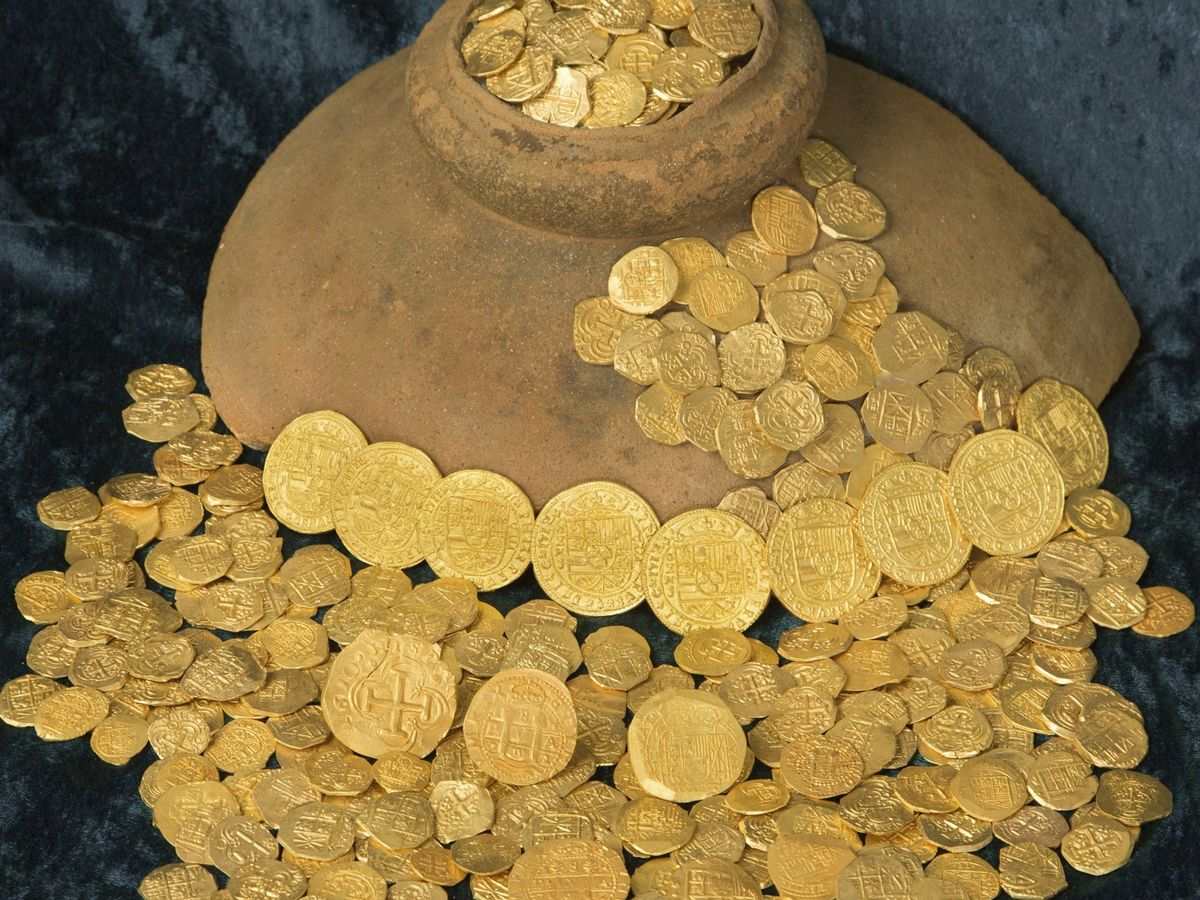 Sunken Riches: Discovering Treasure Troves of Gold Coins Beneath the Waves