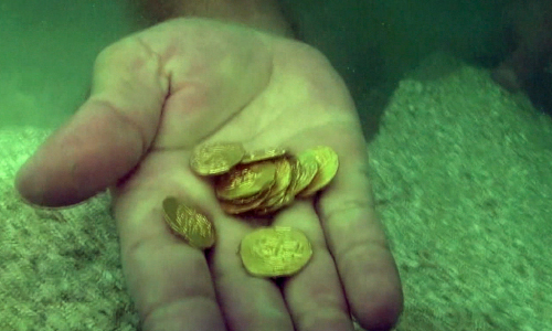 Sunken Riches: Discovering Treasure Troves of Gold Coins Beneath the Waves