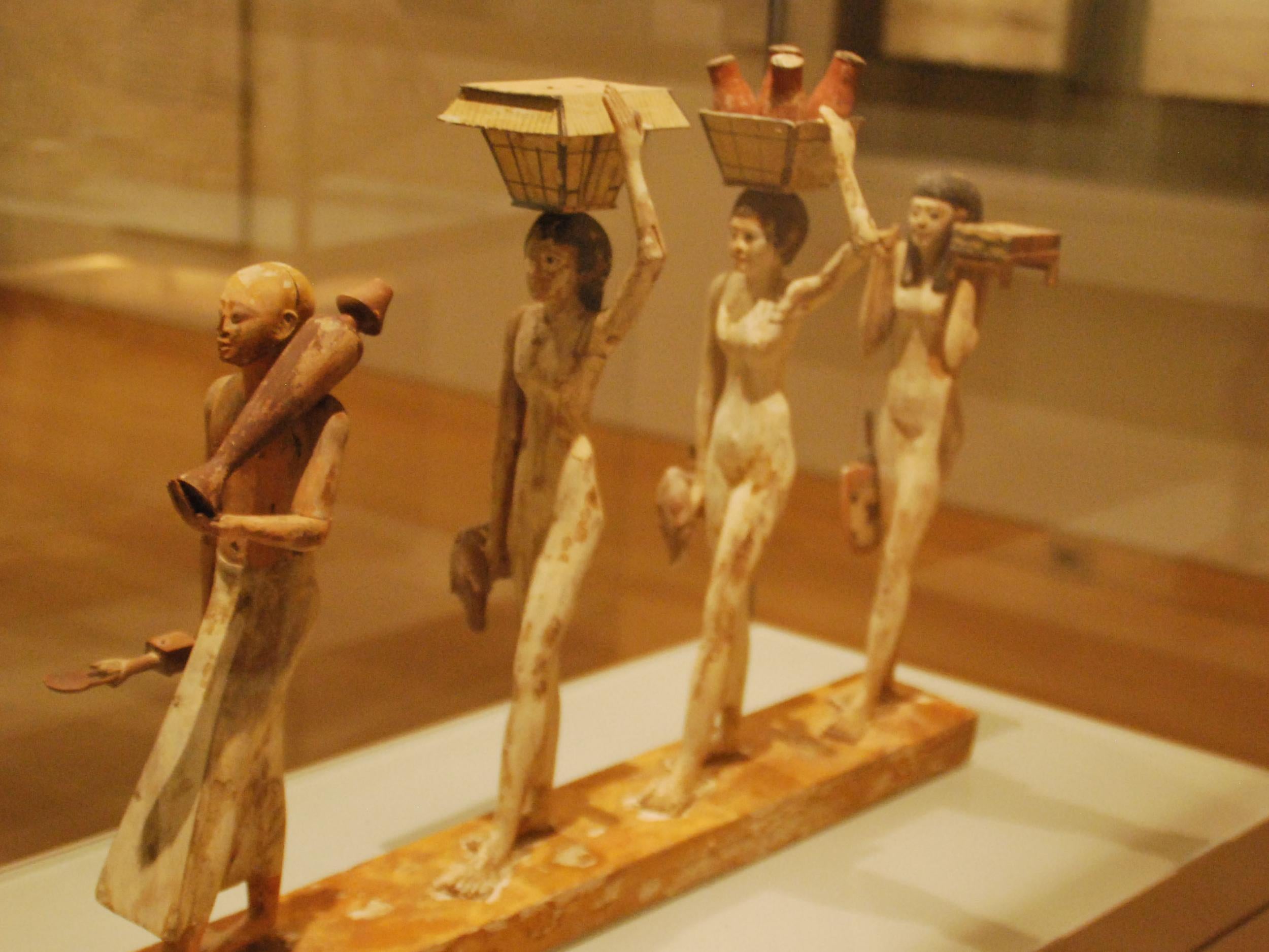 Model of a procession of offering-bearers from the tomb of Governor Djehutynakht