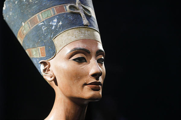 The mystery of Nefertiti - the most beautiful queen in Egypt with a famous striptease and sudden disappearance from history - Photo 1.