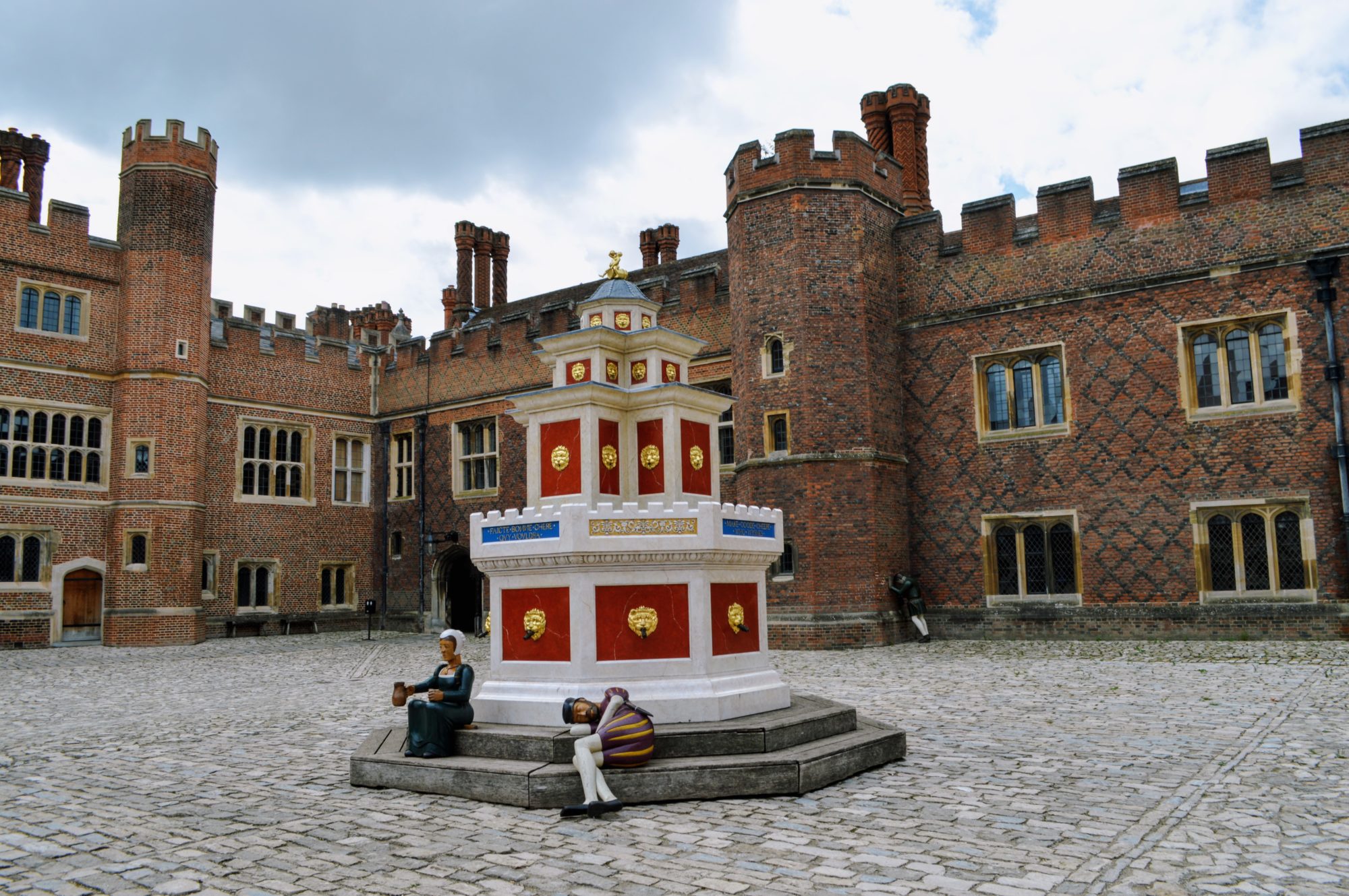 Hampton Court Palace – Lavish Home of Henry VIII and His Many Wives - Military Spouse Wanderlust