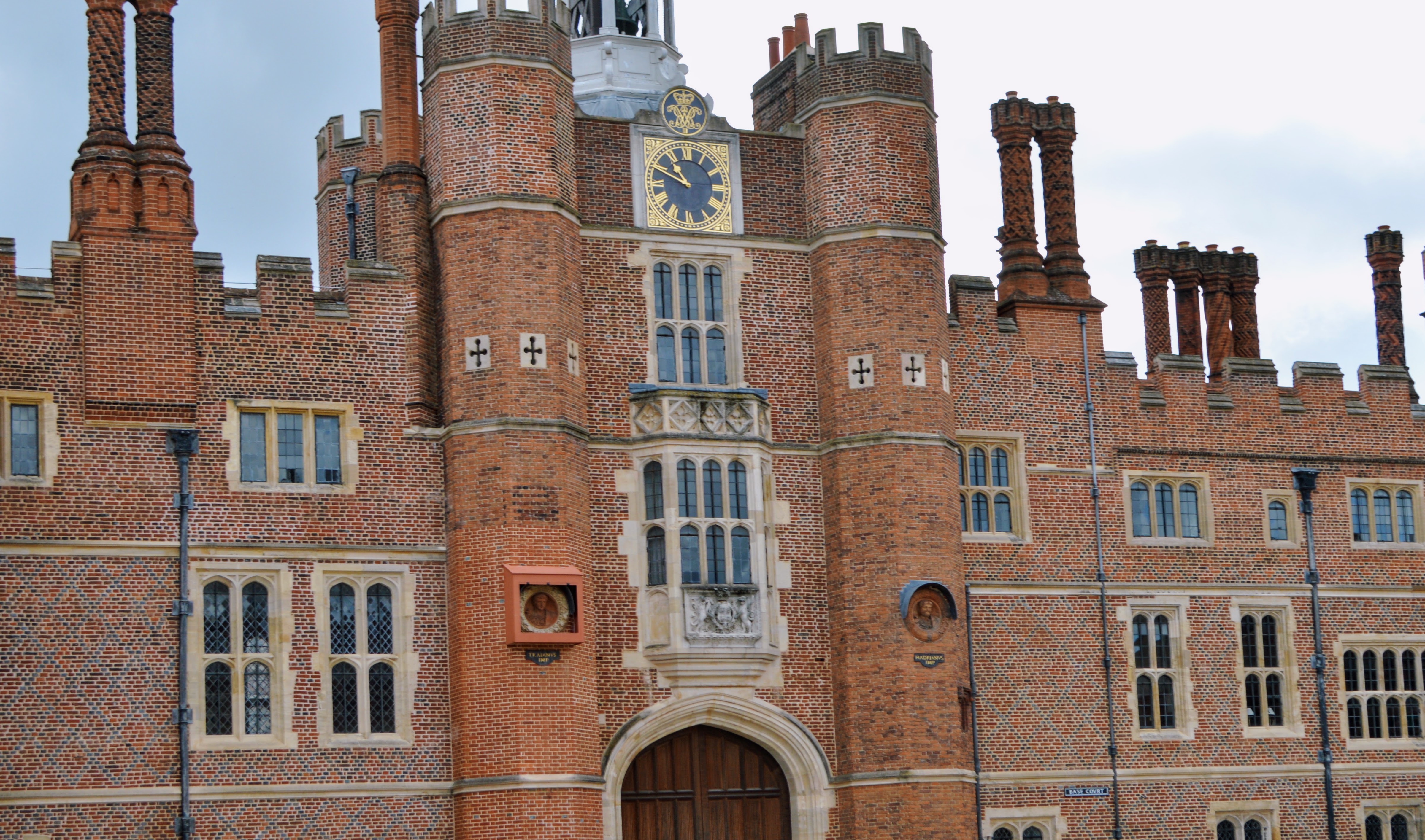 Hampton Court Palace – Lavish Home of Henry VIII and His Many Wives - Military Spouse Wanderlust