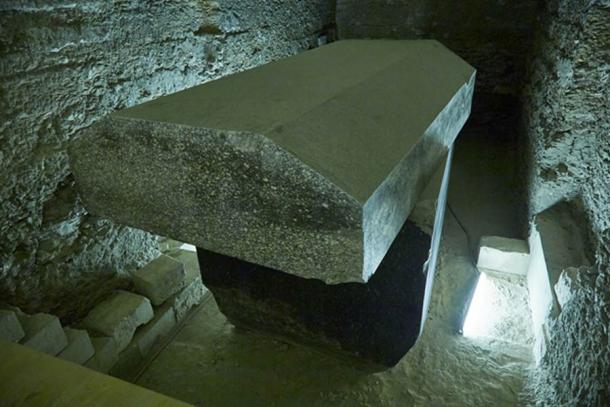 Lighting Up Saqqara: An Electrifying Theory for the Serapeum Sarcophagi