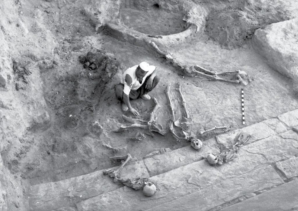 The 2,800-year-old Hasanlu Lovers were found in a bin in Iran. - T-News
